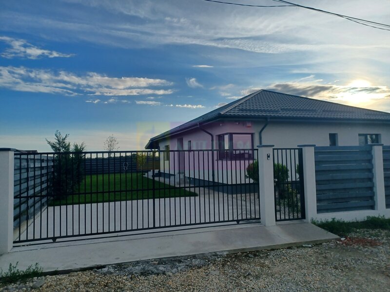 Casa 4 camere 162 mp, 115 utili, curte 505 mp, Sabareni