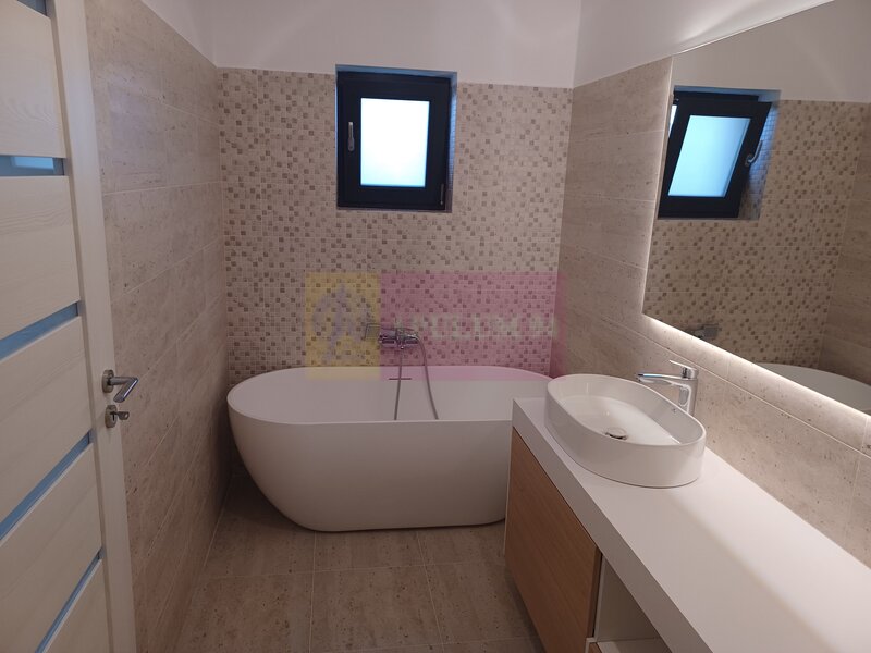 Casa 4 camere 162 mp, 115 utili, curte 505 mp, Sabareni